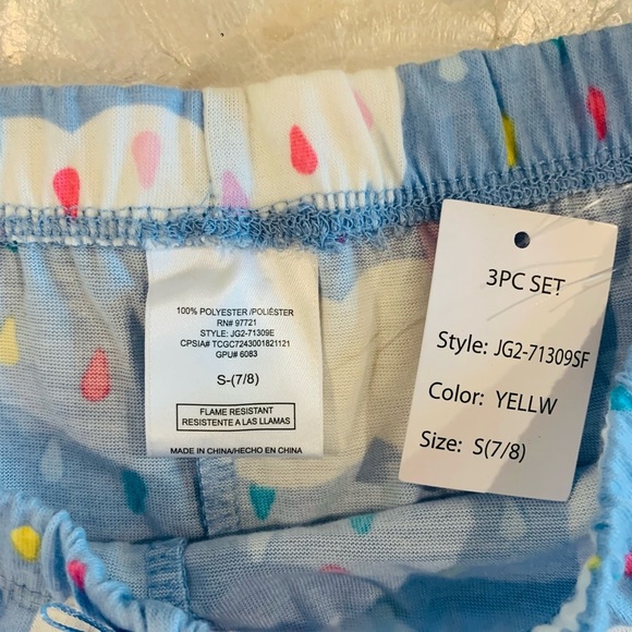 Nwt, never worn, 3 piece Sophie short sleeve and short sleep set with sleep mask - Picture 3 of 6